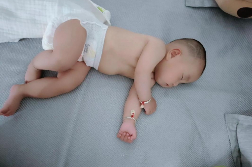 定边宝宝上火有眼屎
